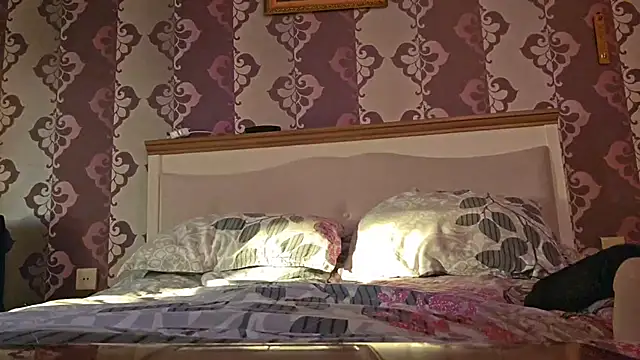 AlejandraDelaney online show from 10, 1, 2025