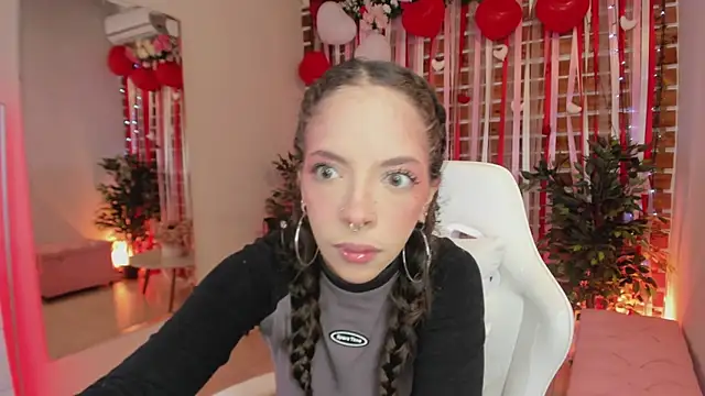 Sapphire Venuss online show from 14, 2, 2026