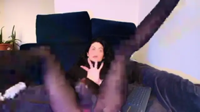 Snapshot of miabeautyxx chatting on 3, 11, 2025 miabeautyxx online show from 3, 11, 2025