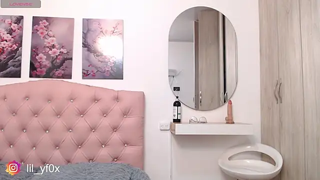 lily f00x online show from 13, 1, 2026