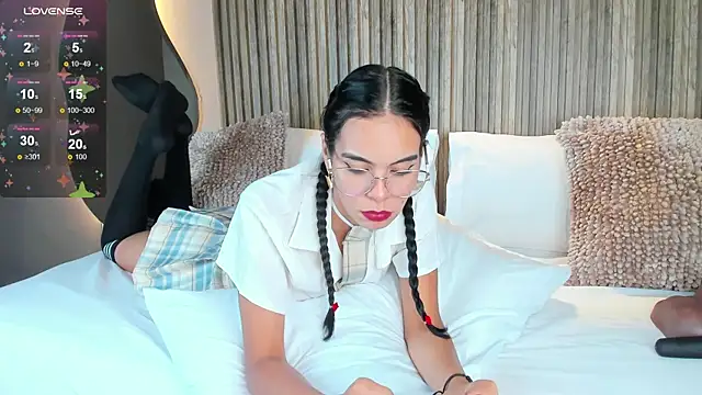 AnahinClar online show from 12, 11, 2025