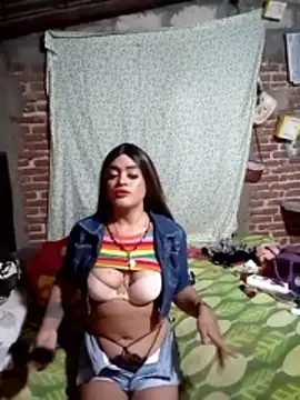 Snapshot of yovana13 chatting on 15, 12, 2025 yovana13 online show from 15, 12, 2025