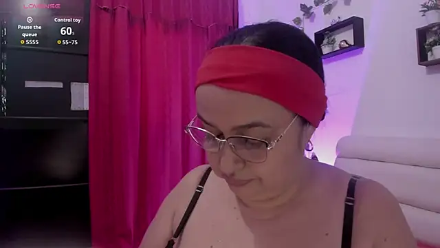 Gia Nahomi online show from 23, 10, 2025