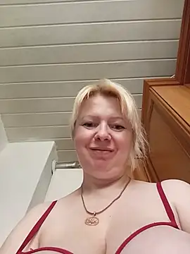 Snapshot of Lauri_scherri chatting on 3, 8, 2026 Lauri scherri online show from 3, 8, 2026