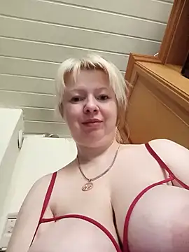 Snapshot of Lauri_scherri chatting on 7, 8, 2026 Lauri scherri online show from 7, 8, 2026