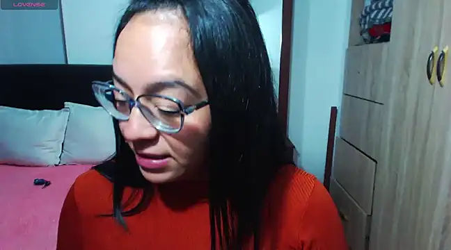 Snapshot of miia-big1boobs_ chatting on 27, 12, 2024 miia-big1boobs online show from 27, 12, 2024