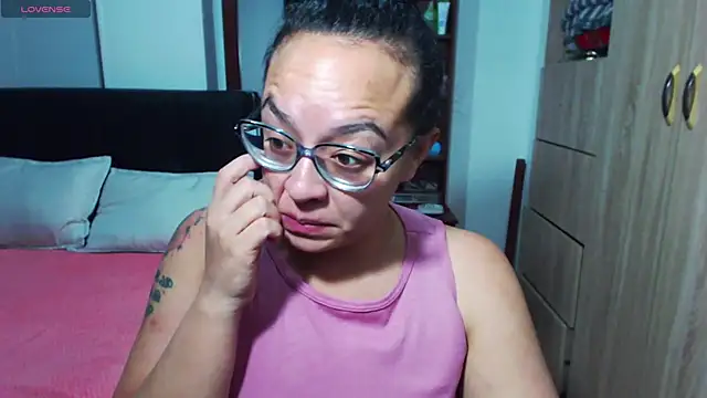 Snapshot of miia-big1boobs_ chatting on 5, 1, 2025 miia-big1boobs online show from 5, 1, 2025