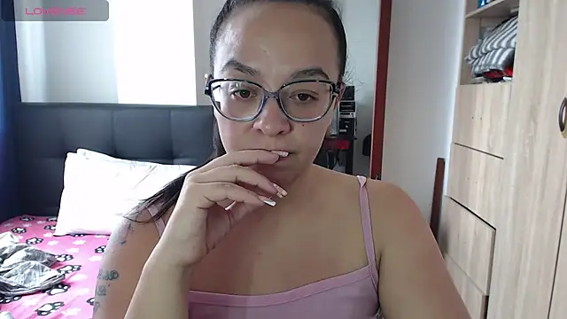 Snapshot of miia-big1boobs_ chatting on 4, 2, 2025 miia-big1boobs online show from 4, 2, 2025