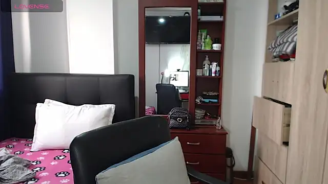 Snapshot of miia-big1boobs_ chatting on 4, 2, 2025 miia-big1boobs online show from 4, 2, 2025