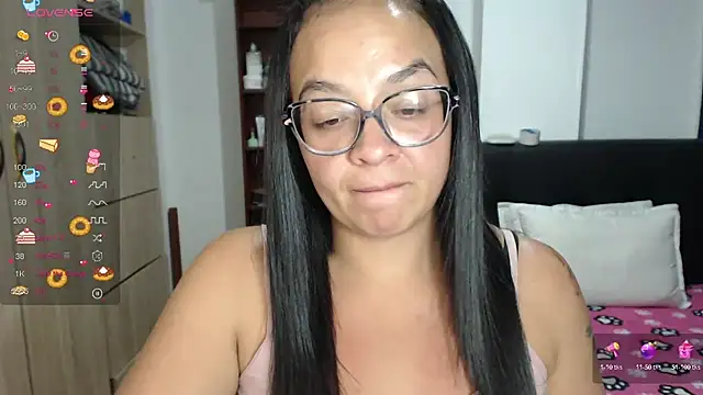 Snapshot of miia-big1boobs_ chatting on 25, 2, 2025 miia-big1boobs online show from 25, 2, 2025