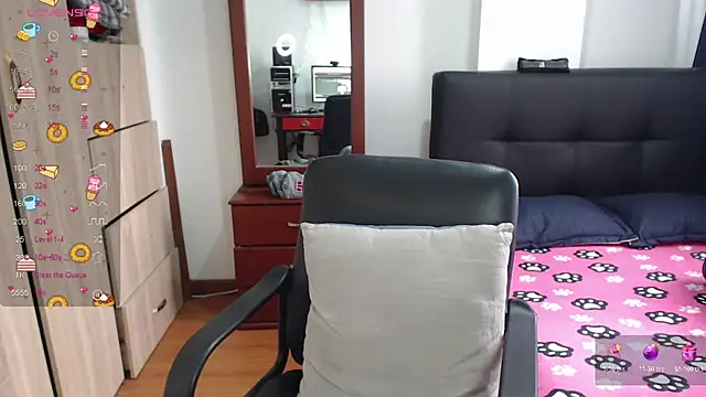 Snapshot of miia-big1boobs_ chatting on 3, 3, 2025 miia-big1boobs online show from 3, 3, 2025