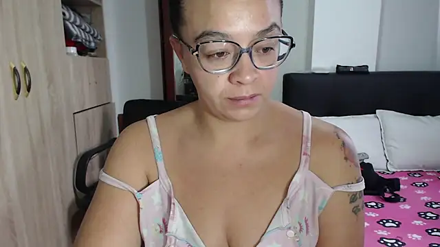 Snapshot of miia-big1boobs_ chatting on 5, 3, 2025 miia-big1boobs online show from 5, 3, 2025