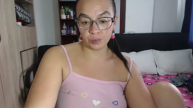 Snapshot of miia-big1boobs_ chatting on 7, 3, 2025 miia-big1boobs online show from 7, 3, 2025