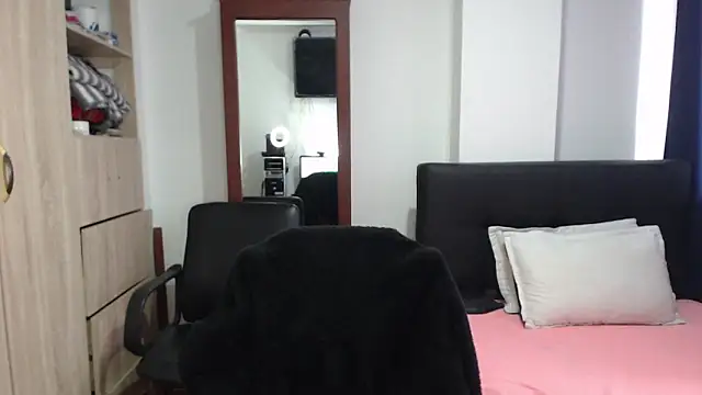 Snapshot of miia-big1boobs_ chatting on 11, 3, 2025 miia-big1boobs online show from 11, 3, 2025