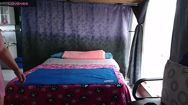 Snapshot of miia-big1boobs_ chatting on 14, 9, 2025 miia-big1boobs online show from 14, 9, 2025