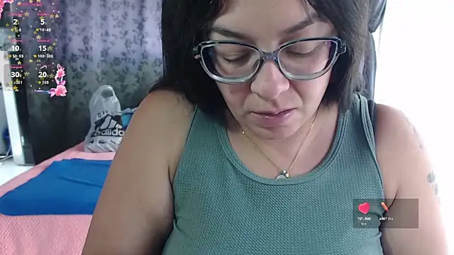 Snapshot of miia-big1boobs_ chatting on 24, 10, 2025 miia-big1boobs online show from 24, 10, 2025