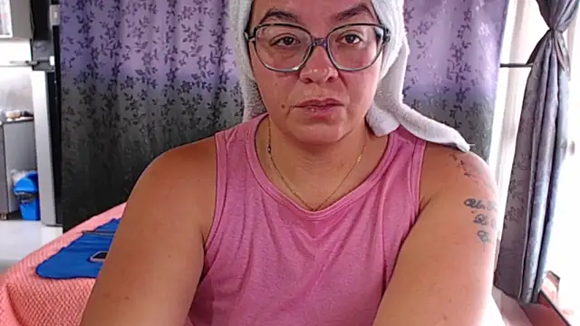 Snapshot of miia-big1boobs_ chatting on 22, 11, 2025 miia-big1boobs online show from 22, 11, 2025