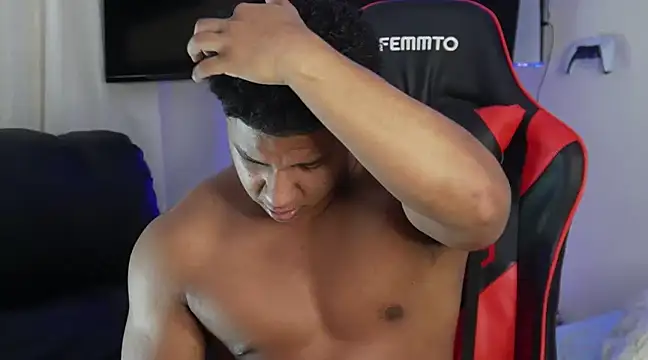 Snapshot of May_Dylan1 chatting on 13, 12, 2024 May Dylan1 online show from 13, 12, 2024