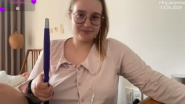 JacyWinslat online show from 13, 4, 2026