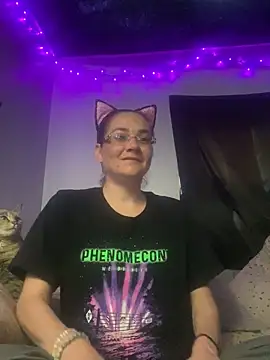 Cutebitchxh online show from 16, 4, 2026