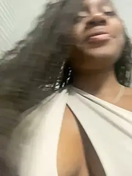 Snapshot of EscorpiLeoncita chatting on 3, 10, 2025 EscorpiLeoncita online show from 3, 10, 2025