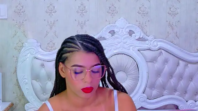 Snapshot of TiaraRosse chatting on 15, 12, 2025 TiaraRosse online show from 15, 12, 2025