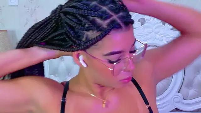 Snapshot of TiaraRosse chatting on 5, 1, 2026 TiaraRosse online show from 5, 1, 2026