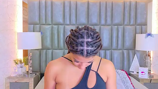 Snapshot of TiaraRosse chatting on 12, 2, 2026 TiaraRosse online show from 12, 2, 2026