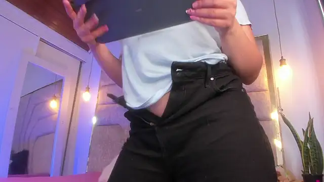 EmaJames25 online show from 11, 4, 2026