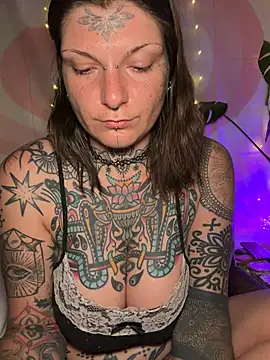 lizzardqueeen online show from 16, 3, 2026