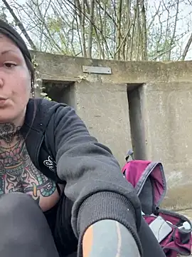 lizzardqueeen online show from 6, 4, 2026