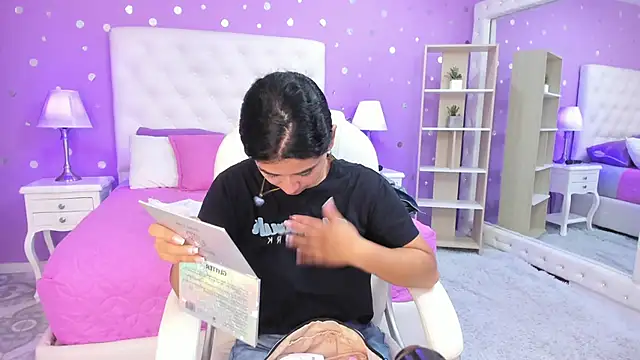 Snapshot of scarlette_15_ chatting on 22, 10, 2025 scarlette 15 online show from 22, 10, 2025