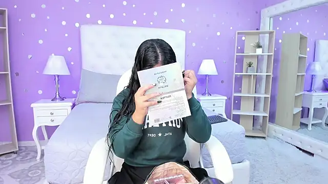 Snapshot of scarlette_15_ chatting on 13, 11, 2025 scarlette 15 online show from 13, 11, 2025