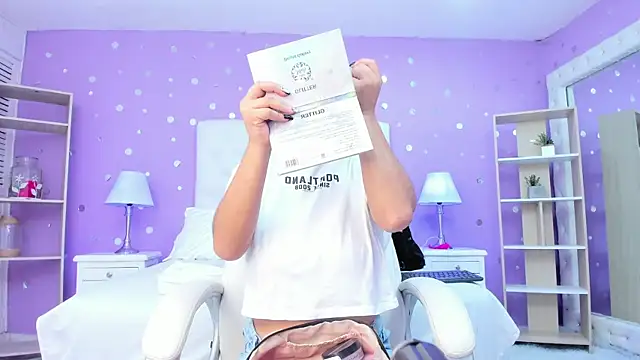 Snapshot of scarlette_15_ chatting on 14, 11, 2025 scarlette 15 online show from 14, 11, 2025