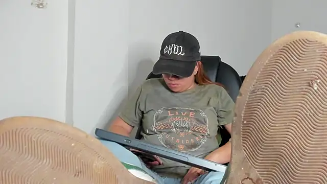 alma fenix online show from 27, 3, 2026