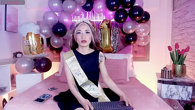 Snapshot of EmmaWilder chatting on 3, 11, 2025 EmmaWilder online show from 3, 11, 2025