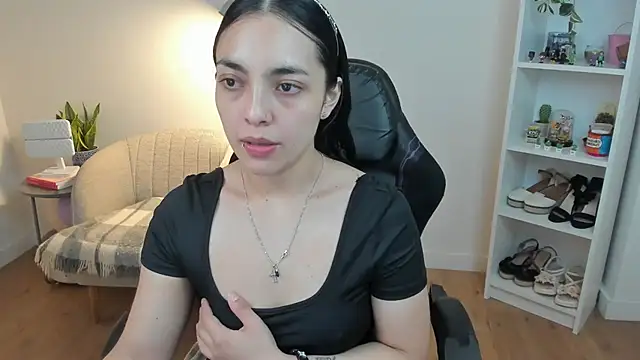  BellaEvans  online show from 15, 4, 2026