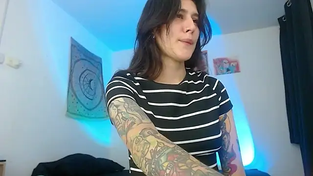 Snapshot of Julytattoo chatting on 2, 3, 2025 Julytattoo online show from 2, 3, 2025