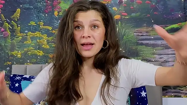 Snapshot of MadameDeFeu chatting on 8, 2, 2025 MadameDeFeu online show from 8, 2, 2025