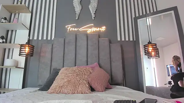 gabriela  gomez online show from 28, 2, 2025