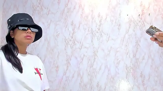 BarbieHotLaura online show from 3, 1, 2025