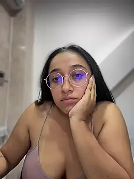 Snapshot of cata_megan chatting on 8, 3, 2025 cata megan online show from 8, 3, 2025