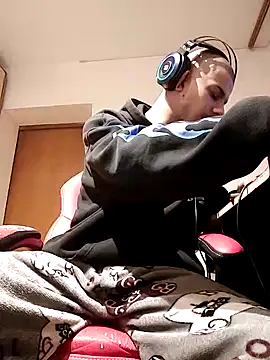 Snapshot of BigDickEnrg7195 chatting on 8, 12, 2024 BigDickEnrg7195 online show from 8, 12, 2024