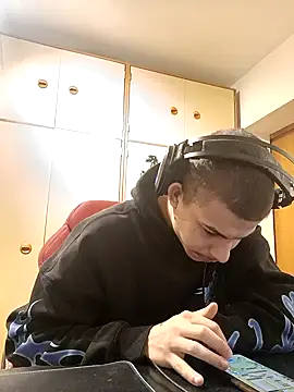 Snapshot of BigDickEnrg7195 chatting on 5, 2, 2025 BigDickEnrg7195 online show from 5, 2, 2025