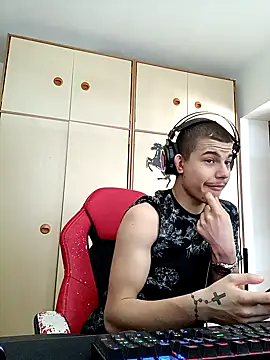 Snapshot of BigDickEnrg7195 chatting on 6, 2, 2025 BigDickEnrg7195 online show from 6, 2, 2025