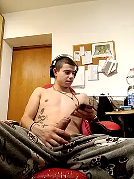 Snapshot of BigDickEnrg7195 chatting on 17, 2, 2025 BigDickEnrg7195 online show from 17, 2, 2025