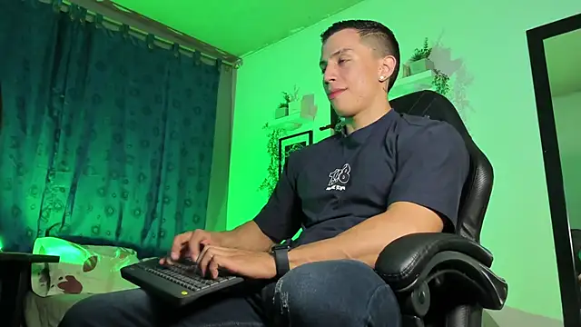 Snapshot of ThomsEvery_ chatting on 16, 10, 2025 ThomsEvery online show from 16, 10, 2025