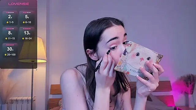 Snapshot of PollyBeev chatting on 13, 2, 2025 PollyBeev online show from 13, 2, 2025