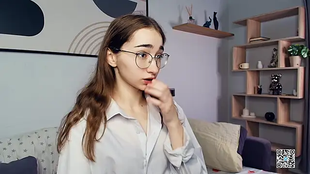 Snapshot of PollyBeev chatting on 10, 10, 2025 PollyBeev online show from 10, 10, 2025