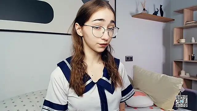 Snapshot of PollyBeev chatting on 11, 10, 2025 PollyBeev online show from 11, 10, 2025